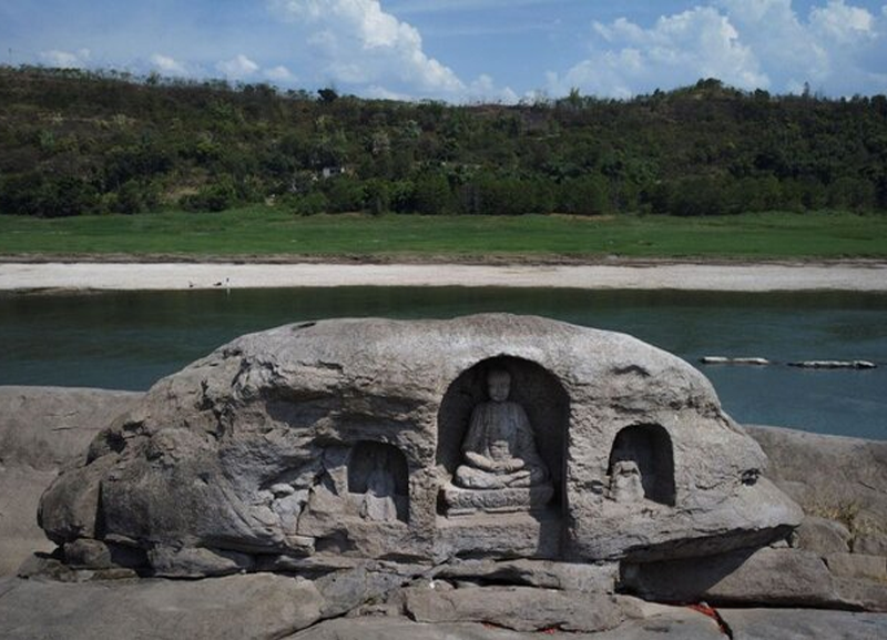 کشف مجسمه‌های بودا بر اثر خشکسالی